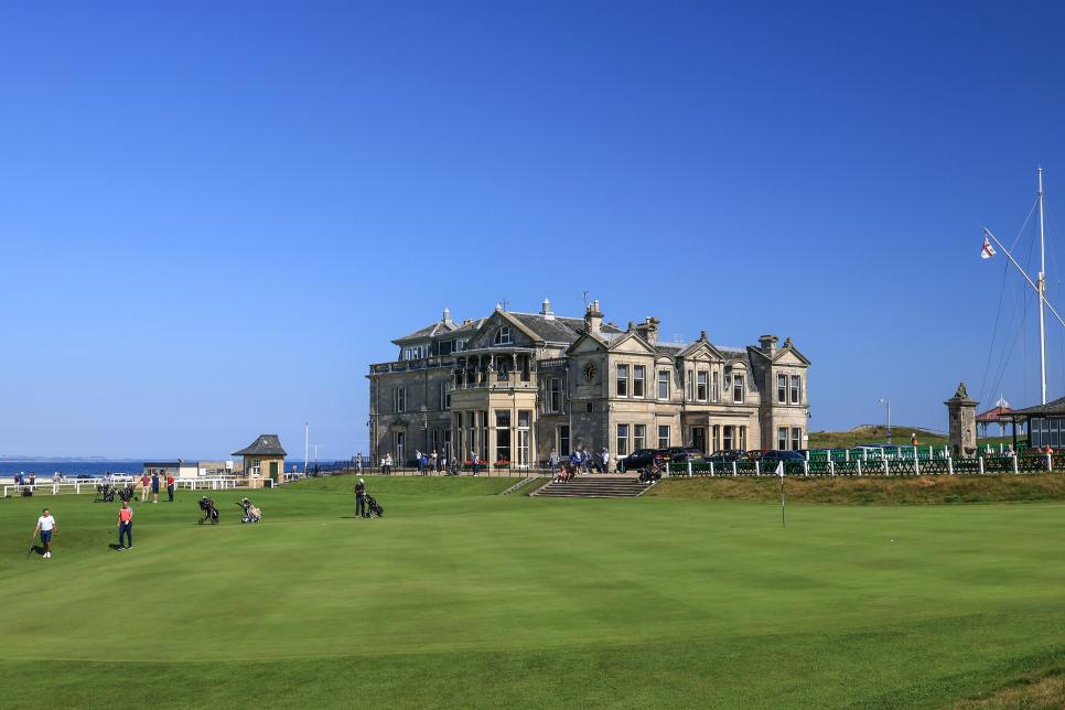 ST ANDREWS, SCOTLAND - AUGUST 14:  A general view of the 18th green with The Royal and Ancient Golf Club clubhouse behind on The Old Course at St Andrews on August 14, 2021 in St Andrews, Scotland.  (Photo by David Cannon/Getty Images)