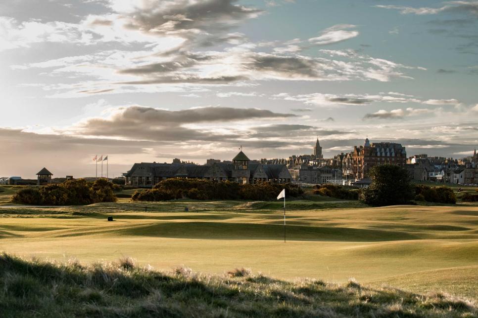 /content/dam/images/golfdigest/fullset/2022/7/st-andrews-old-course-dom-furore-fourth-hole.jpg