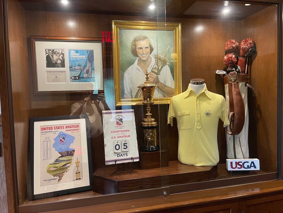 /content/dam/images/golfdigest/fullset/2022/8/us-amateur-1974-display-case-ridgewood-country-club.jpg