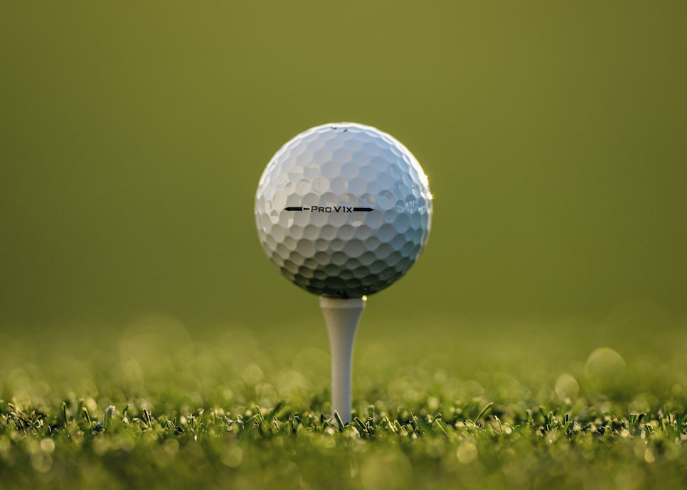 /content/dam/images/golfdigest/fullset/2022/imgi_17_610988-NEW_Titleist_ProV1x_LeftDash-3bd9ee-original-1757084726.jpeg