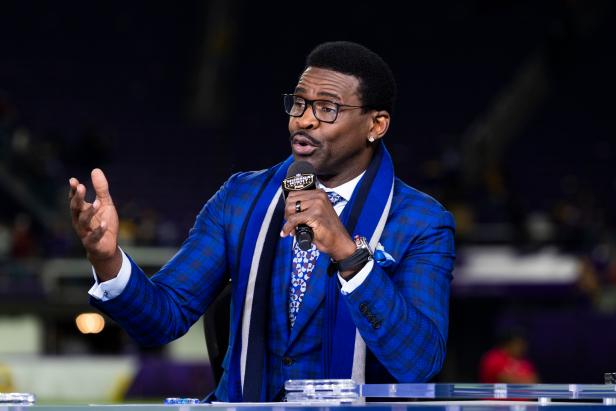 Michael Irvin honors Buffs after win with awesome outfit choice