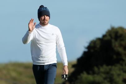 Unknown Englishman on a hot streak is pursued by likes of Rory McIlroy at St. Andrews
