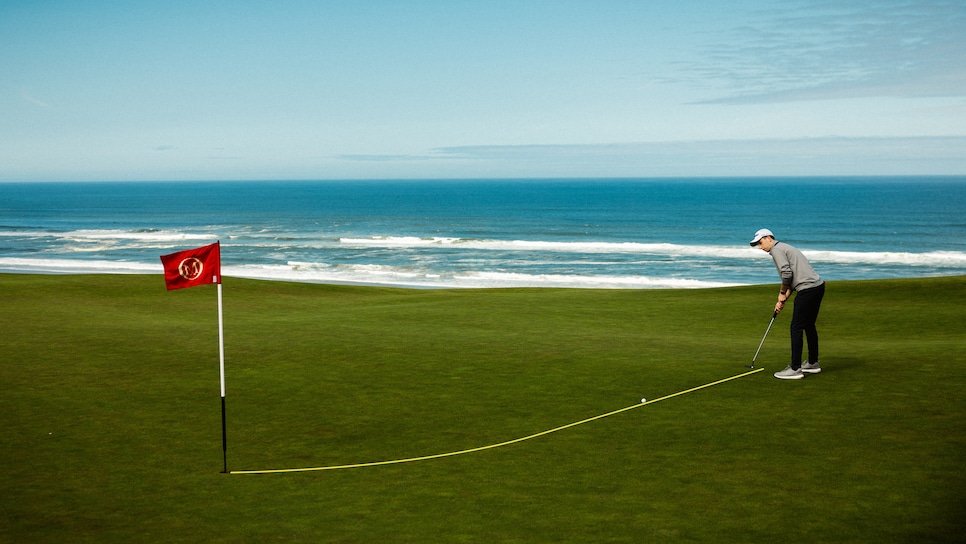 /content/dam/images/golfdigest/fullset/2022/putt.jpeg