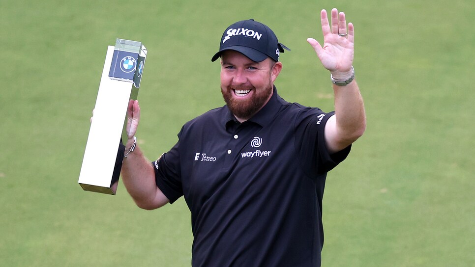 https://golfdigest.sports.sndimg.com/content/dam/images/golfdigest/fullset/2022/shane-lowry-bmw-trophy.jpeg.rend.hgtvcom.966.544.suffix/1662922709291.jpeg