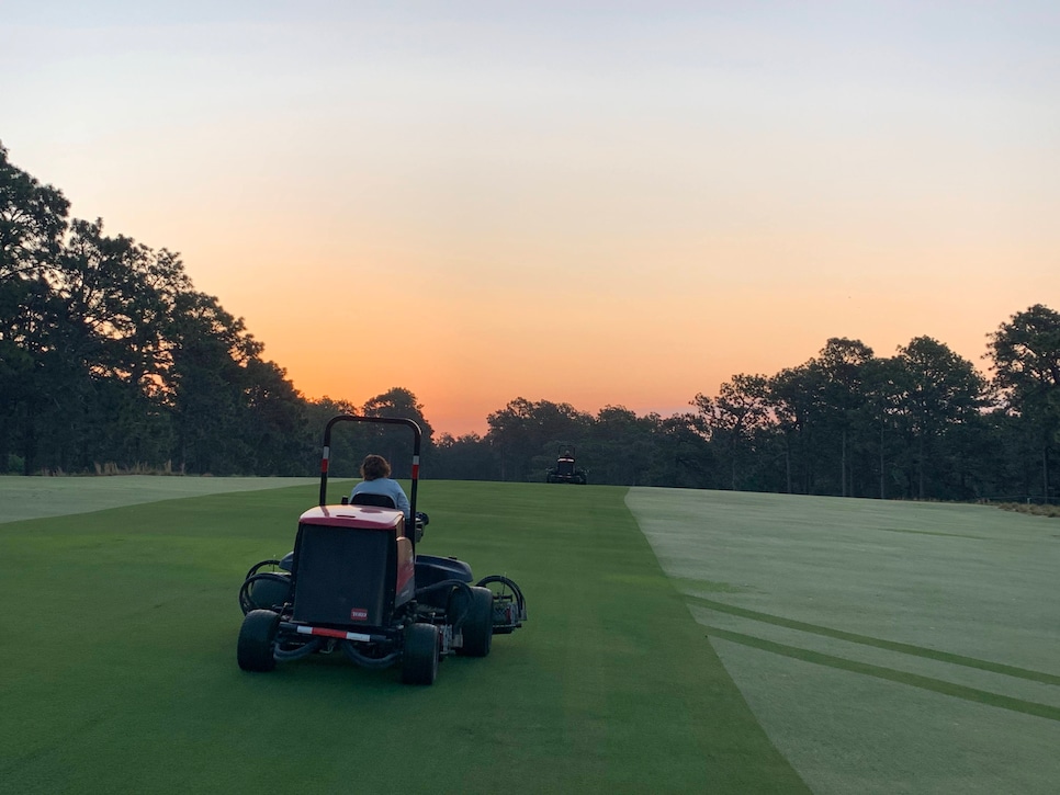 /content/dam/images/golfdigest/fullset/2022/sun mowing at pine needles.jpg