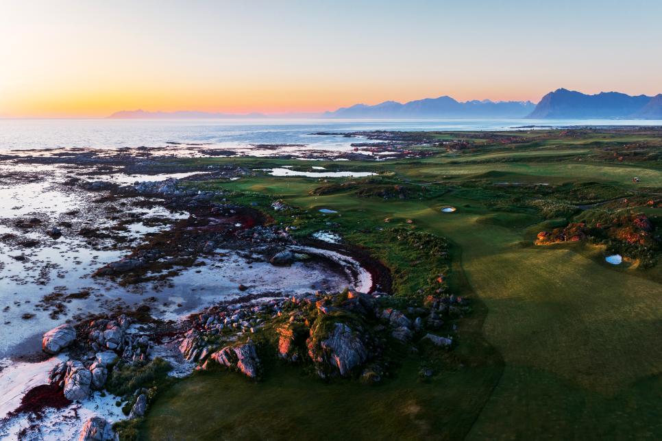 /content/dam/images/golfdigest/fullset/2023/1/007-Lofoten Links_Photographer_Jacob_Sjoman_20230622004434_0034_Wide_version.jpg