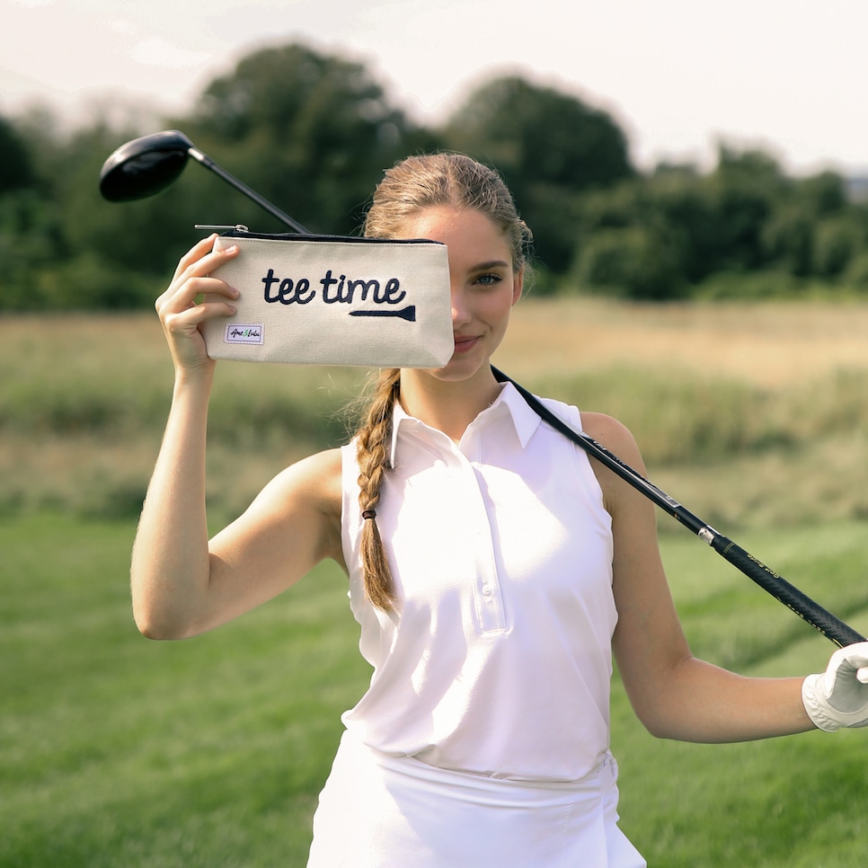 https://www.golfdigest.com/content/dam/images/golfdigest/fullset/2023/1/Ame and Lulu Tee Time.jpg