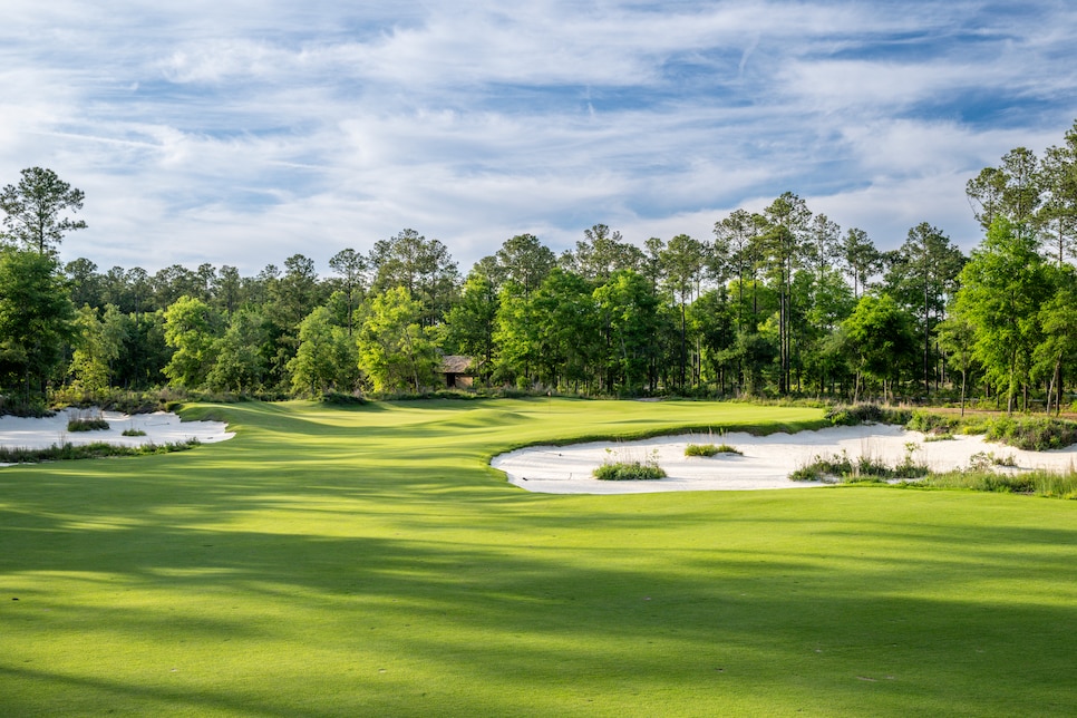 https://www.golfdigest.com/content/dam/images/golfdigest/fullset/2023/1/Anson_Point_Hole_14_1.jpg