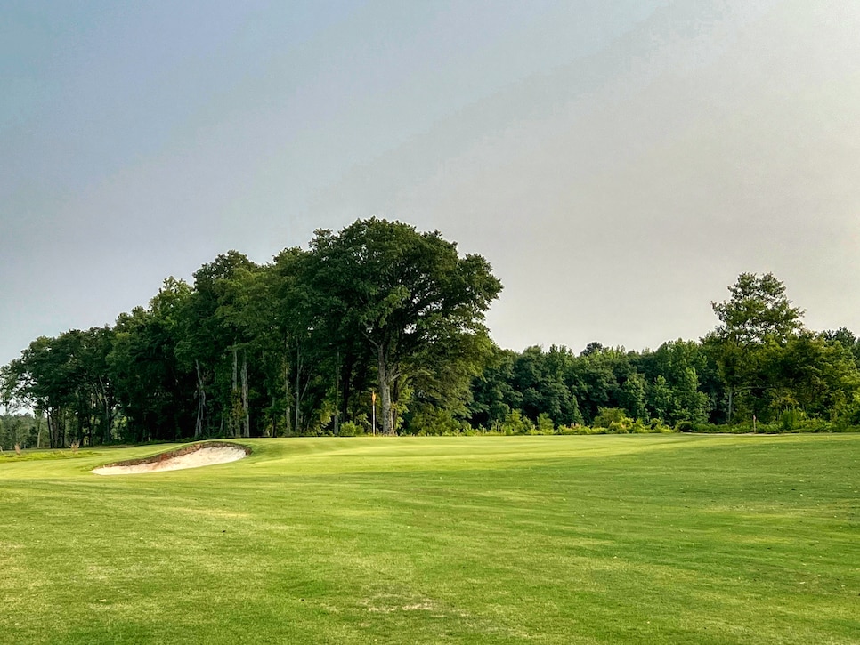 https://www.golfdigest.com/content/dam/images/golfdigest/fullset/2023/1/Broomsedge 15 app.jpeg