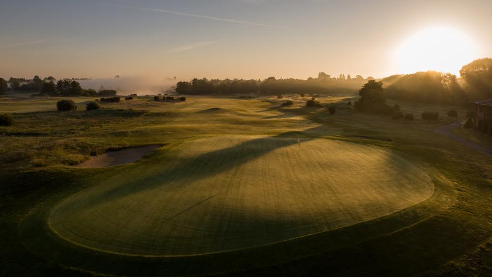 https://www.golfdigest.com/content/dam/images/golfdigest/fullset/2023/1/Cabot Bordeaux Chateaux 18.jpg