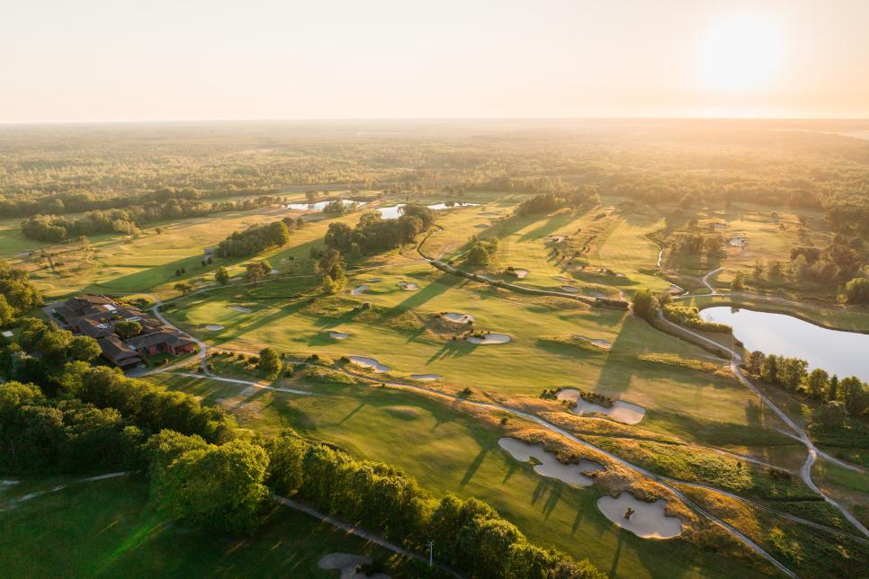 /content/dam/images/golfdigest/fullset/2023/1/Cabot Bordeaux Chateaux air.jpg