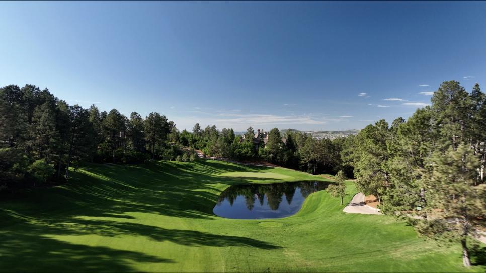 https://www.golfdigest.com/content/dam/images/golfdigest/fullset/2023/1/Castle Pines 10.jpg