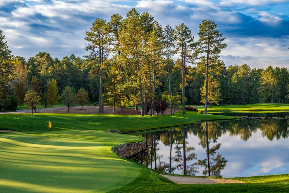 https://www.golfdigest.com/content/dam/images/golfdigest/fullset/2023/1/Castle Pines 16 green.jpg