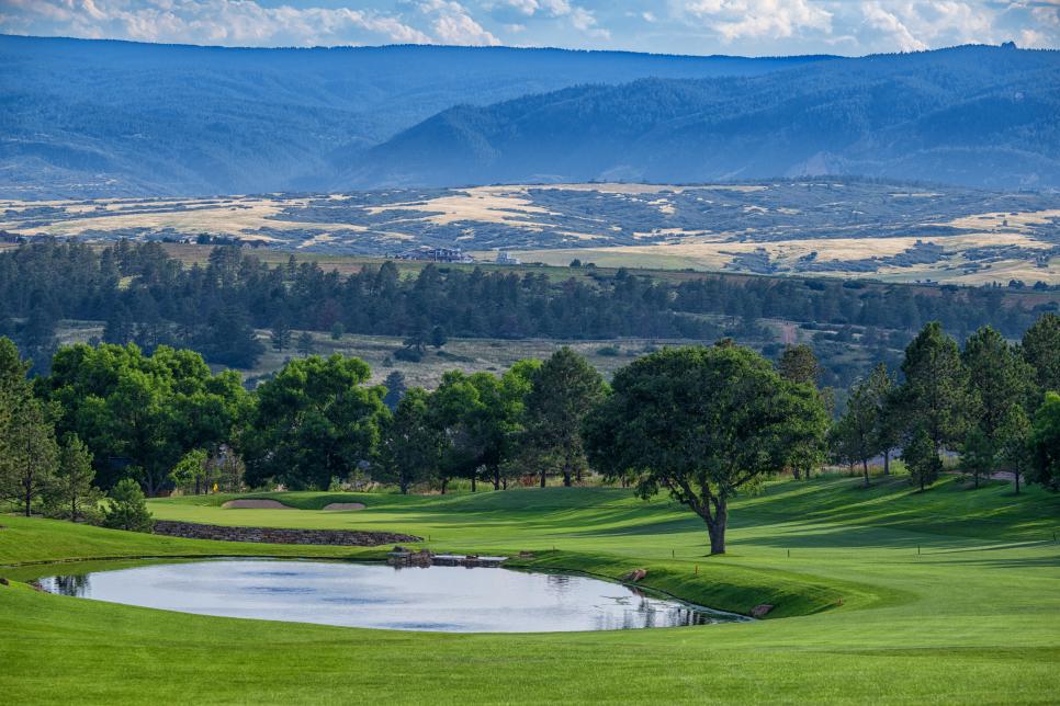 https://www.golfdigest.com/content/dam/images/golfdigest/fullset/2023/1/Castle Pines 3.jpg