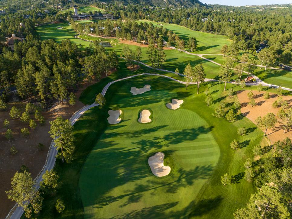 https://www.golfdigest.com/content/dam/images/golfdigest/fullset/2023/1/Castle Pines 8.jpg