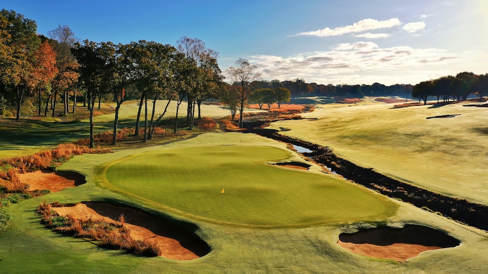 Vintage Golfers: Capturing the Essence of Early Golfing Era