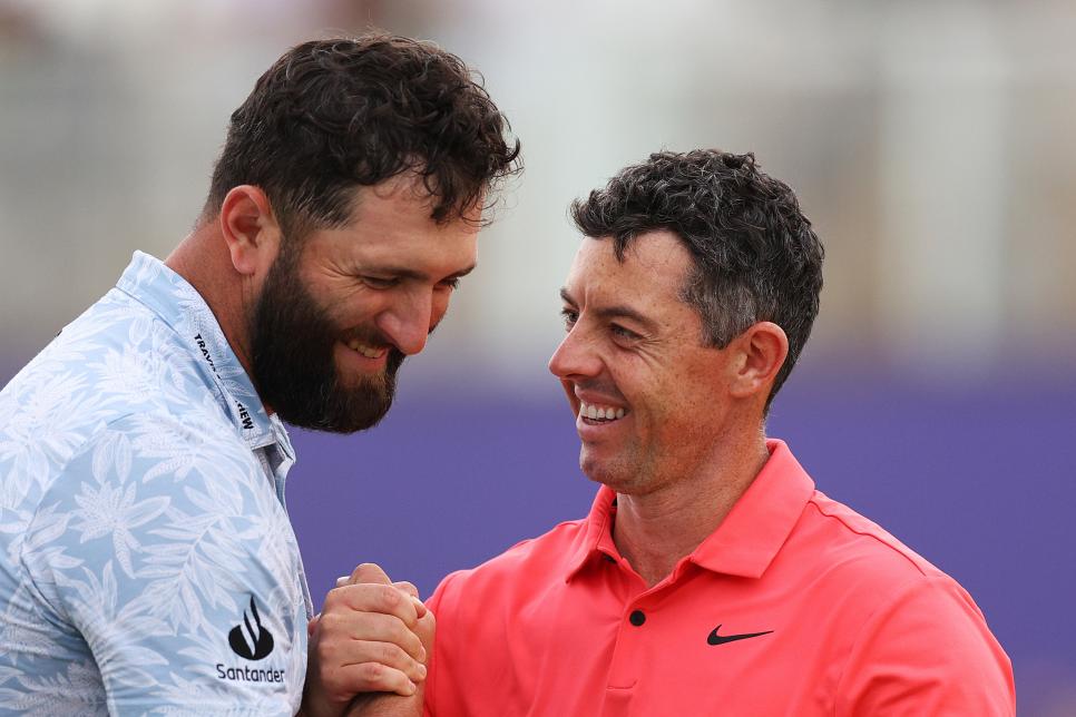 DUBAI, UNITED ARAB EMIRATES - NOVEMBER 16: Jon Rahm of Spain and Rory McIlroy of Northern Ireland shake hands on the 18th green following their round on Day One of the DP World Tour Championship on the Earth Course at Jumeirah Golf Estates on November 16, 2023 in Dubai, United Arab Emirates. (Photo by Andrew Redington/Getty Images)