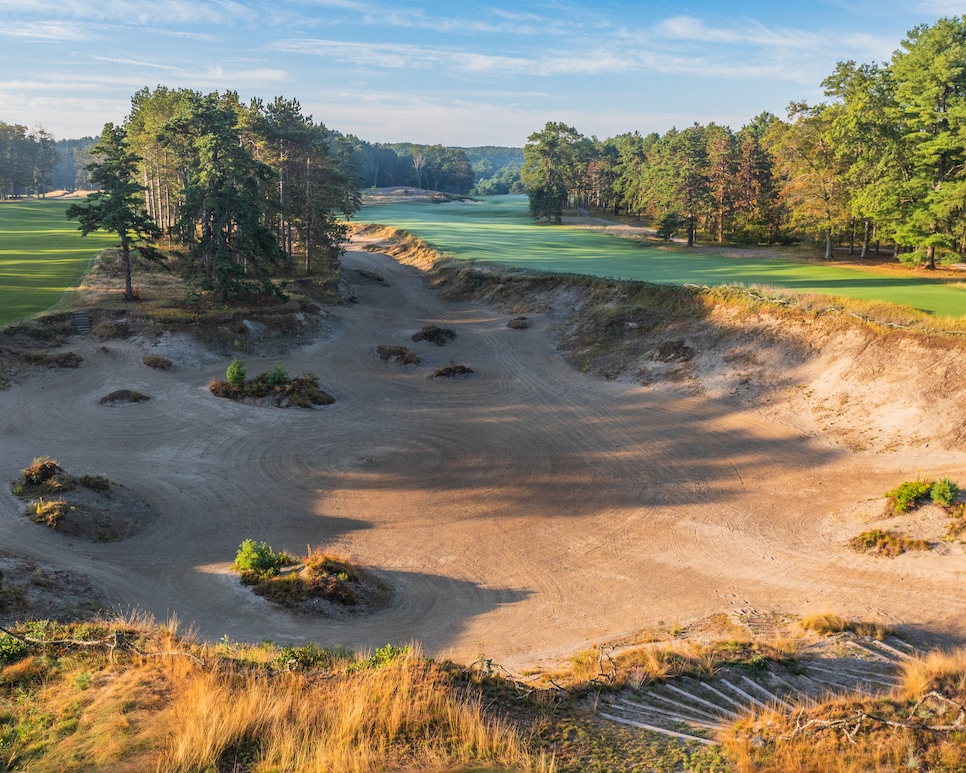 https://www.golfdigest.com/content/dam/images/golfdigest/fullset/2023/1/International Pines 13b.jpg