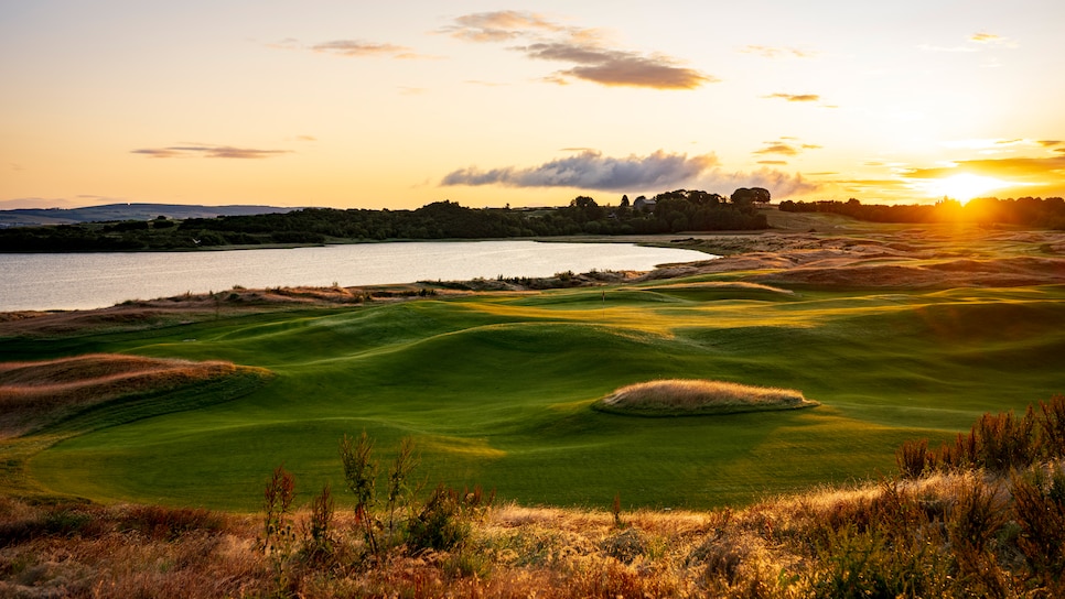 https://www.golfdigest.com/content/dam/images/golfdigest/fullset/2023/1/JHP_8545.jpg