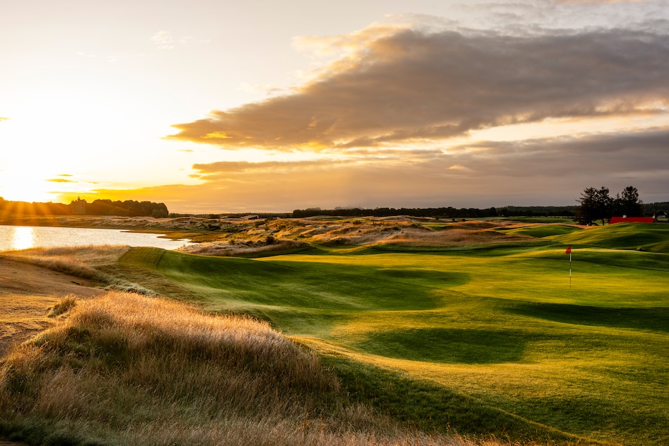 https://www.golfdigest.com/content/dam/images/golfdigest/fullset/2023/1/JHP_8570.jpg