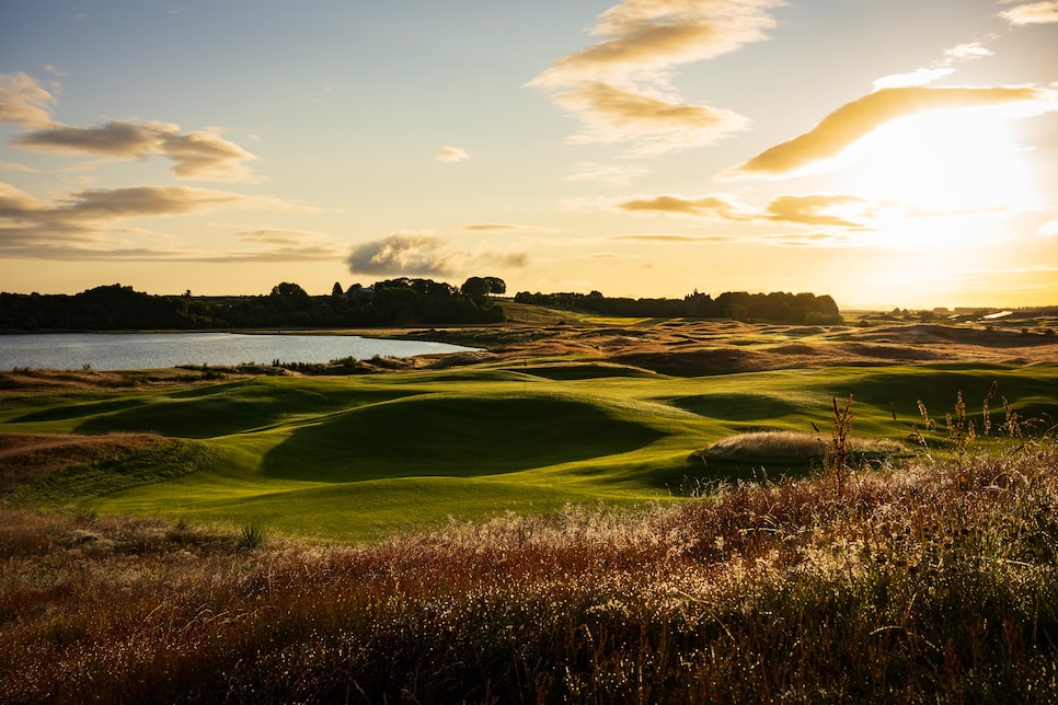 https://www.golfdigest.com/content/dam/images/golfdigest/fullset/2023/1/JHP_8695.jpg
