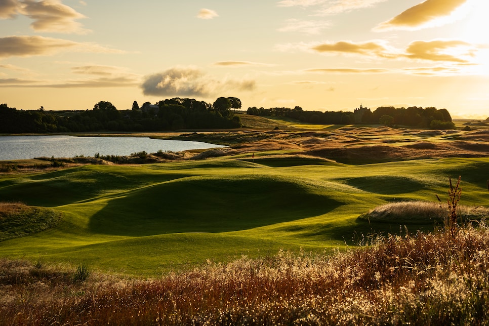 https://www.golfdigest.com/content/dam/images/golfdigest/fullset/2023/1/JHP_8697.jpg