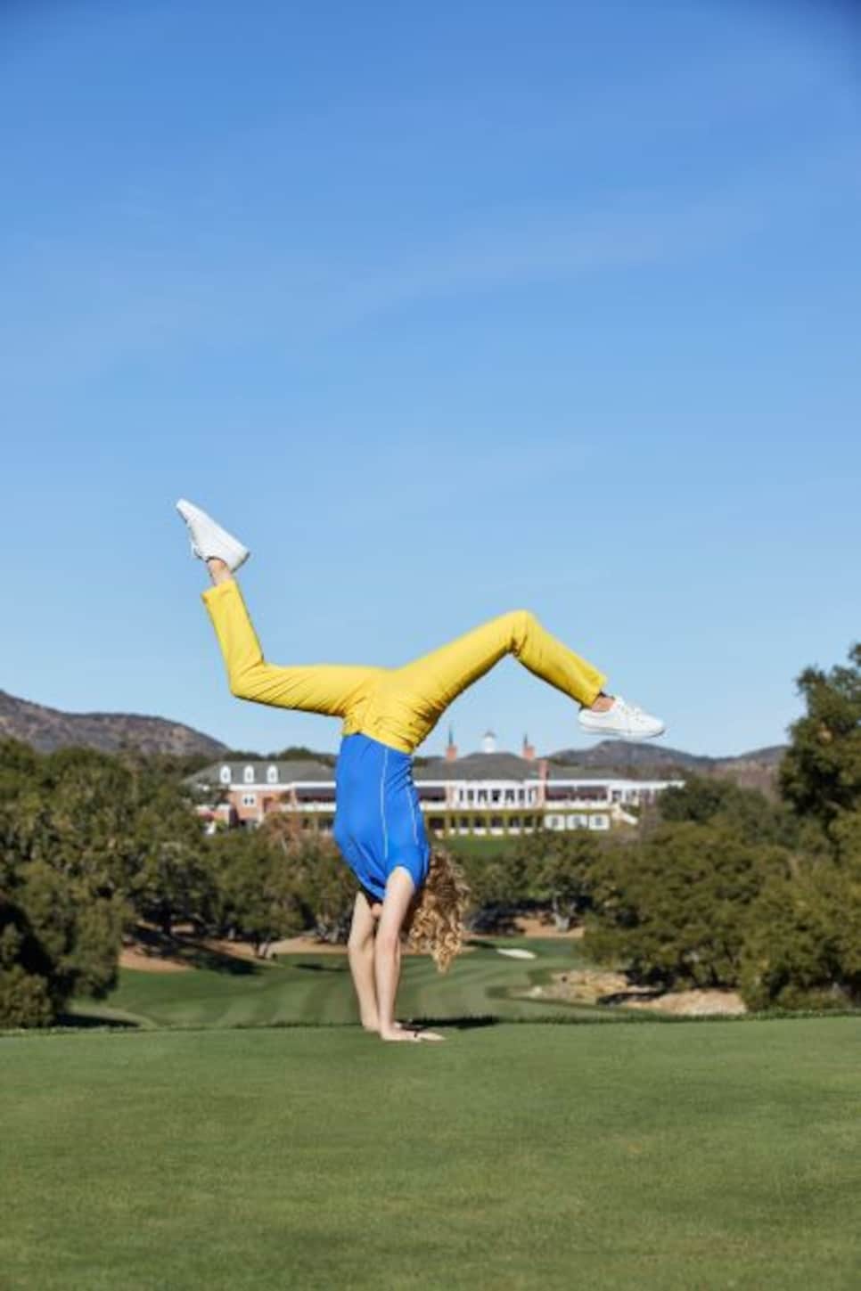 /content/dam/images/golfdigest/fullset/2023/1/LOHLA SPORT -- The Very Pant Action Photo No. 4 - Richard Katz.jpg