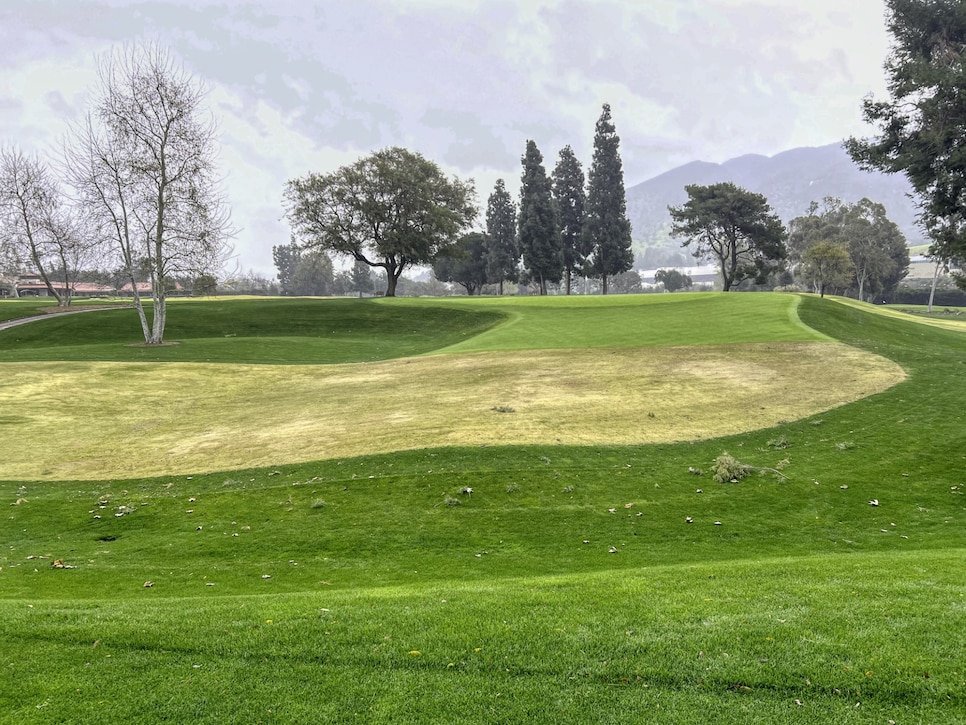 /content/dam/images/golfdigest/fullset/2023/1/Lakeside 8 barranca.jpg