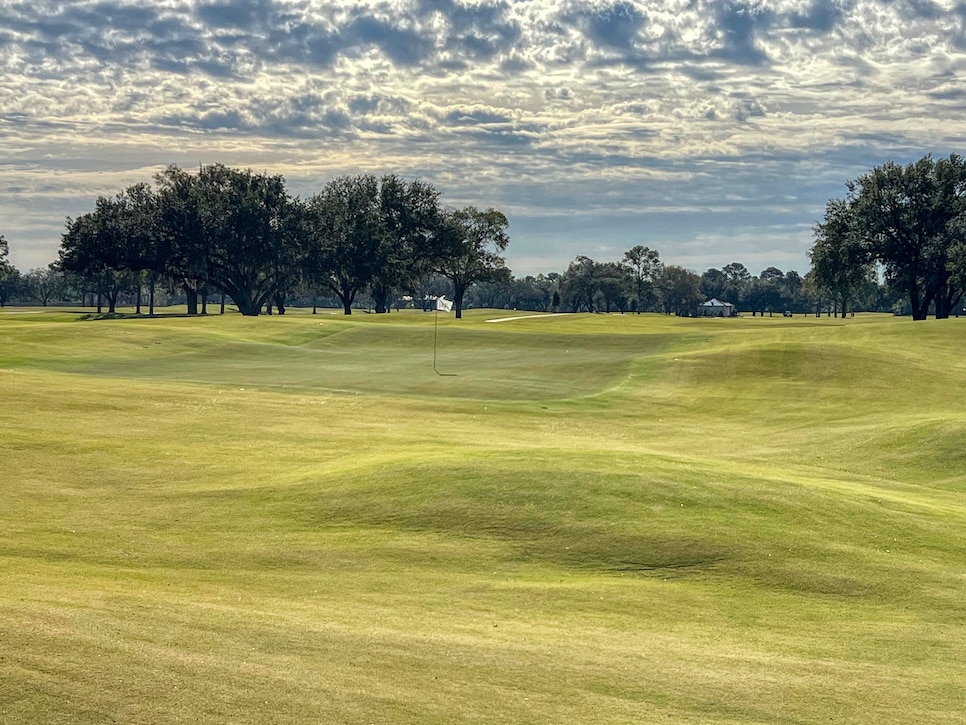 https://www.golfdigest.com/content/dam/images/golfdigest/fullset/2023/1/Lakeside Houston 13.jpeg