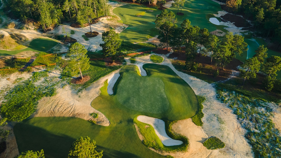 https://www.golfdigest.com/content/dam/images/golfdigest/fullset/2023/1/No. 10, Hole 7.jpg