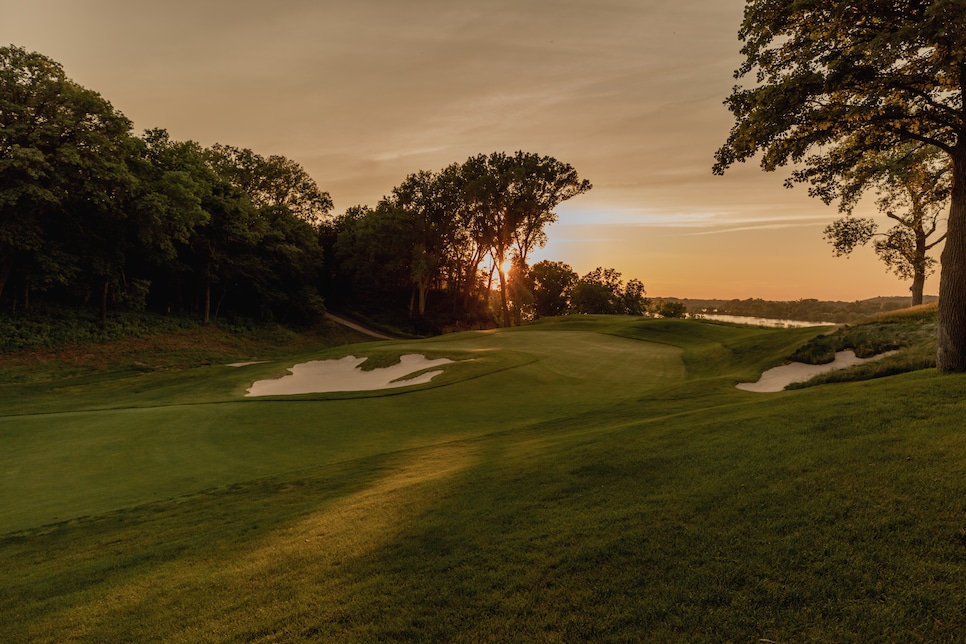 https://www.golfdigest.com/content/dam/images/golfdigest/fullset/2023/1/Quarry Oaks Sunset.jpg