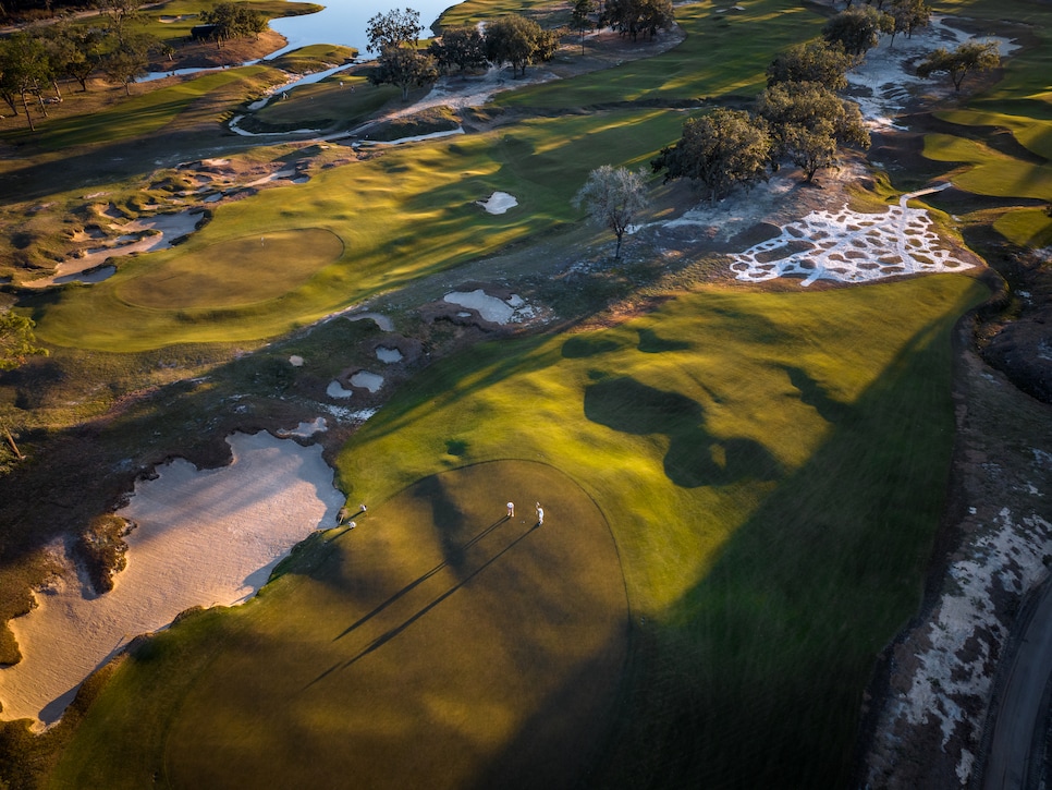 https://www.golfdigest.com/content/dam/images/golfdigest/fullset/2023/1/The Roost 3.jpg