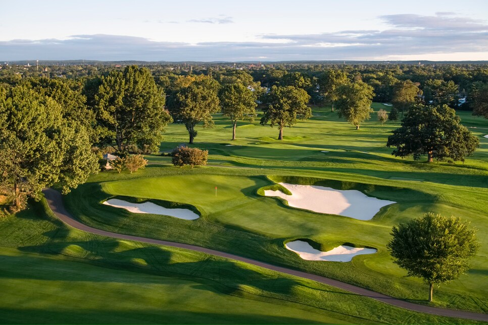 https://www.golfdigest.com/content/dam/images/golfdigest/fullset/2023/1/Wannamoisett 12 (3x2).jpg