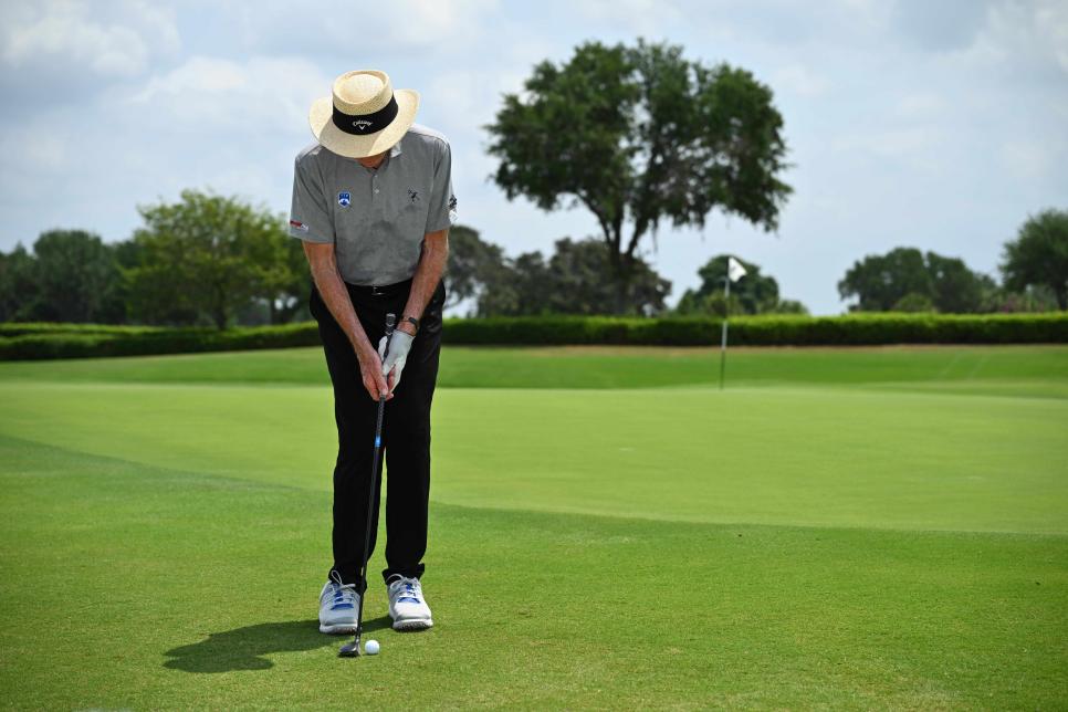 https://www.golfdigest.com/content/dam/images/golfdigest/fullset/2023/1/david-leadbetter-instruction/lead-hybrid-putt/Z82_5683.jpg