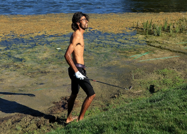 watch-this-tour-pro-strip-down-twice-for-mud-shots,-and-his-reaction-after-will-make-you-a-fan-forever