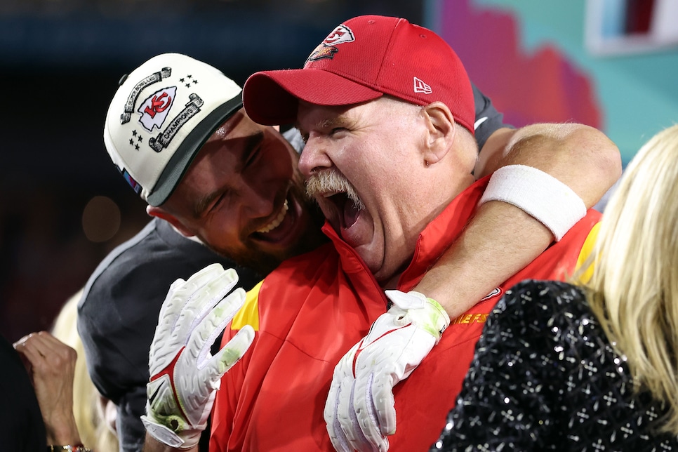 Chiefs gift Andy Reid a cheeseburger following win