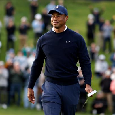 This video of Tiger Woods walking has everybody talking