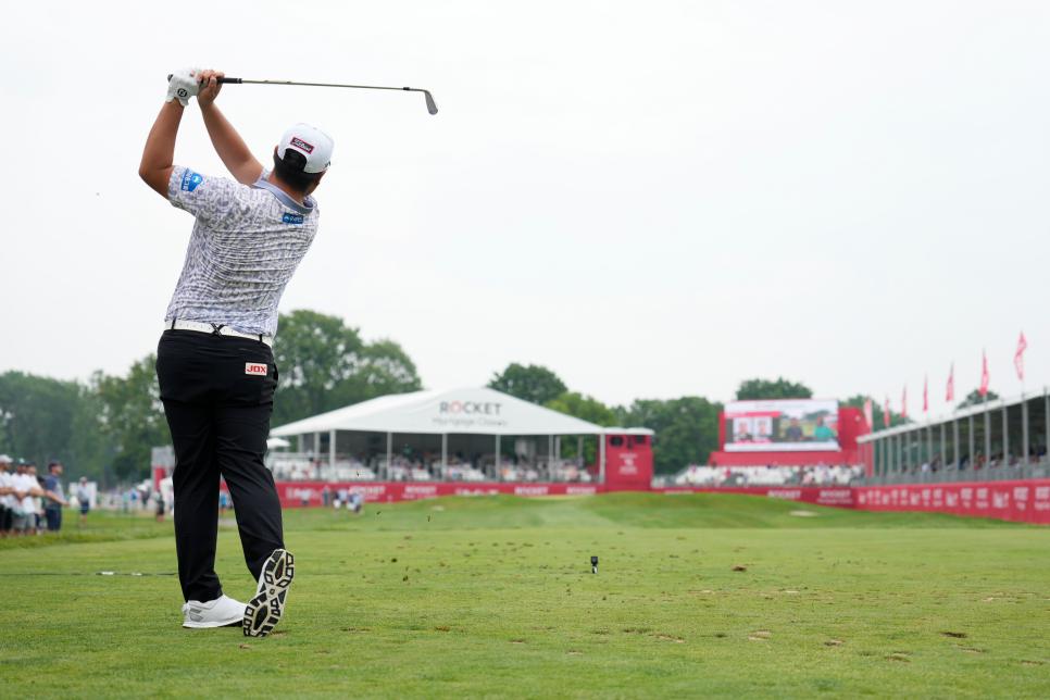 DETROIT, MICHIGAN - JULY 01: Sungjae Im of South Korea plays his shot from the 15th tee during the third round of the Rocket Mortgage Classic at Detroit Golf Club on July 01, 2023 in Detroit, Michigan. (Photo by Raj Mehta/Getty Images)
