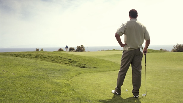 rules-of-golf-review:-i’m-on-the-green,-my-opponent-is-not.-who’s-away?