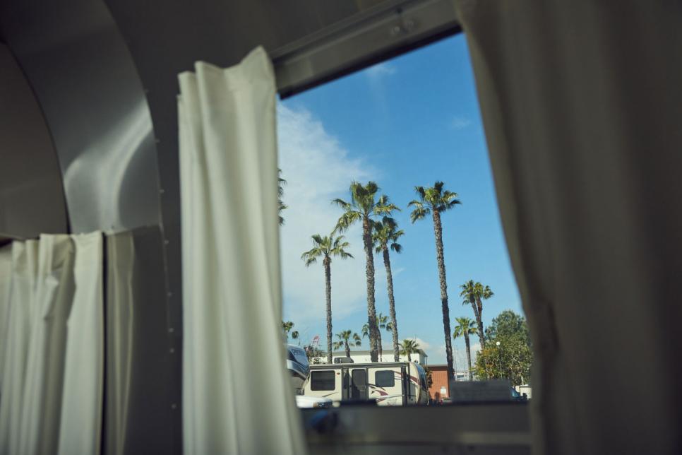 /content/dam/images/golfdigest/fullset/2023/5/kay-cockerill-rv-view-from-out-window-palm-trees.jpg