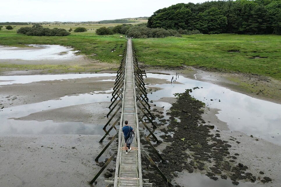 https://www.golfdigest.com/content/dam/images/golfdigest/fullset/2023/6/4Bridge.jpg