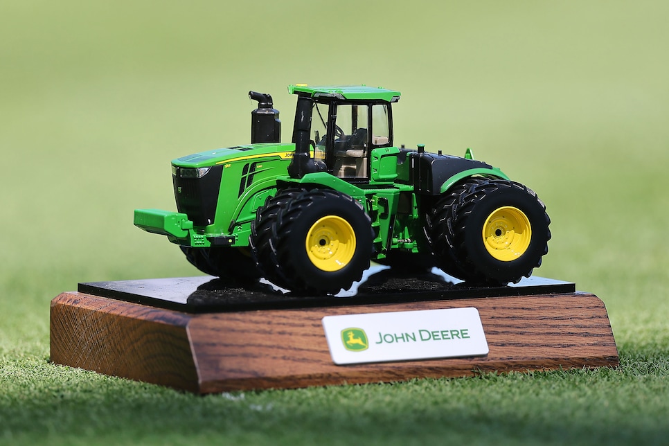 https://golfdigest.sports.sndimg.com/content/dam/images/golfdigest/fullset/2023/7/john-deere-classic-tee-marker-2023-prize-money-payout-photo.jpg.rend.hgtvcom.966.644.suffix/1688904110308.jpeg