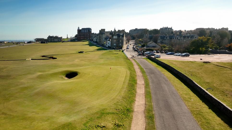 /content/dam/images/golfdigest/fullset/2023/8/TheHoleAt_St Andrews_17_Old Course.jpg