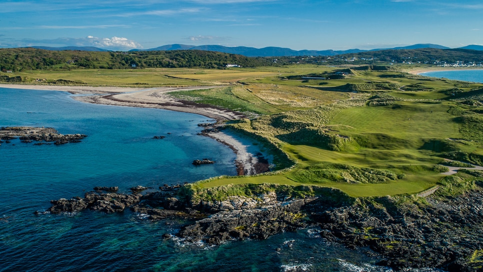 https://www.golfdigest.com/content/dam/images/golfdigest/fullset/2023/9/The corner at No.7 green and the peninsula tee at No.8 is Hanse's favorite corner of the property at Narin.jpg