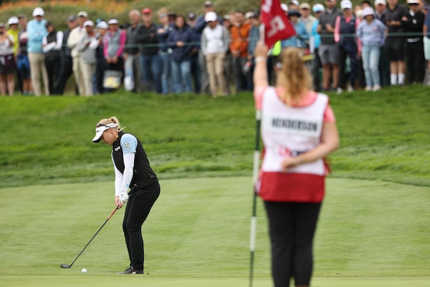 brooke-henderson-relies-on-this-unorthodox-chip-shot.-it’s-easy-to-copy