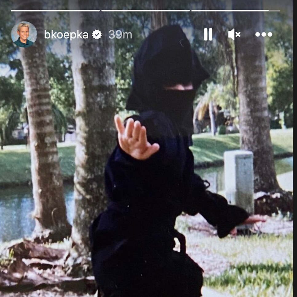 /content/dam/images/golfdigest/fullset/2023/brookskoepka_halloween2.png