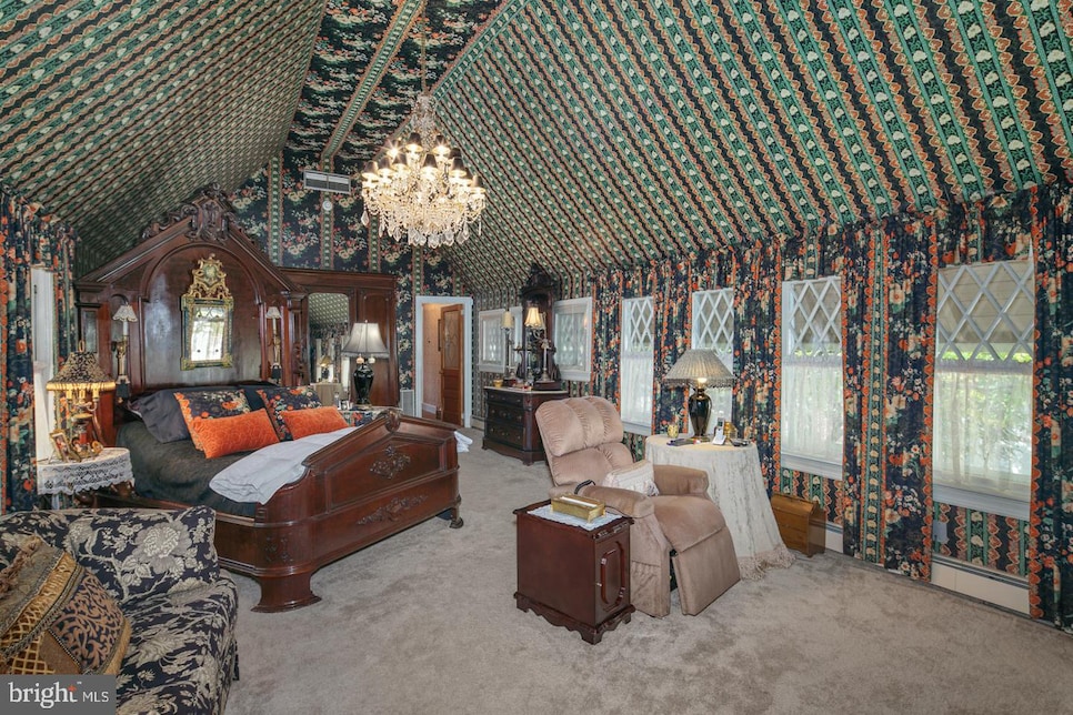 /content/dam/images/golfdigest/fullset/2023/caponehouse_bedroom.jpeg