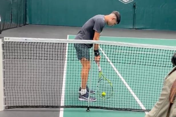 wimbledon-champ-carlos-alcaraz-shows-off-putting-stroke-during-practice-session-with-novak-djokovic