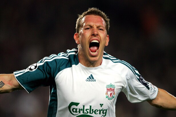 premier-league-legend-tells-unhinged-story-about-attacking-a-teammate-with-an-8-iron-for-not-singing-karaoke