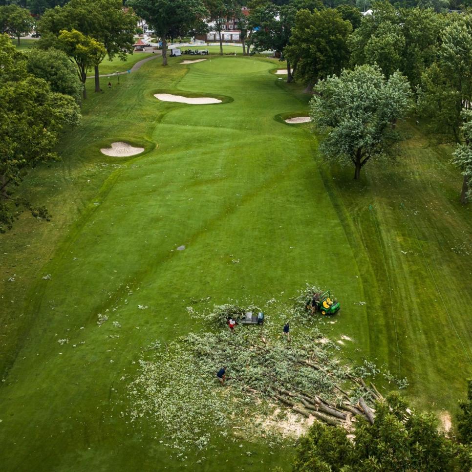 /content/dam/images/golfdigest/fullset/2023/detroit-golf-club-tree.jpg